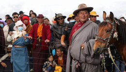 辉煌75载·奋进新甘孜
色达：安居工程绘就高原幸福图景  从“住有所居”到“住有优居”