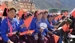 九月民族团结宣传月 石榴花开正当时