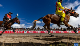 羌塘草原上的“民族风”竞技