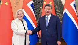 Xi meets president of Iceland