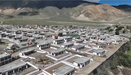 བོད་ལྗོངས་དིང་རིའི་གྲོང་ཚོ27དང་དུད་ཚང2177གྱི་གནོད་ཐེབས་མང་ཚོགས་སྡོད་ཁང་གསར་པར་སྤོས་པ།