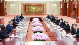 China's top legislator meets with participants of Seminar for Representatives from Pacific Island Countries