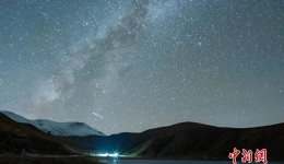 The Brilliant Milky Way: Leonids Meteor Shower Illuminated the Skies Over the Yamzhog Yumco Lake in Xizang