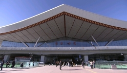 山南迎冬游首班包机团 文旅市场发展再添动能