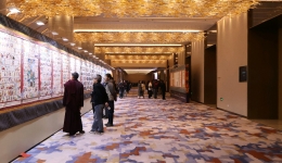 《中国藏医药唐卡大观》成都首展：1200米唐卡“画”出千年藏医药智慧