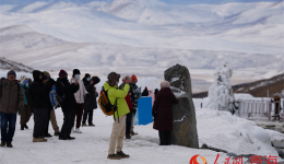 Mountain in NW China's Qinghai fuels local economy through booming snow and ice tourism