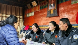 雪域法治的“反向奔赴”！身背国徽上高原，走向“最远一家人”