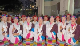 芒康县艺术团祝大家新年快乐 