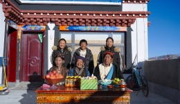 Moments in new homes: New Year portraits of villagers in Jidui, Xigaze