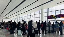 青藏高原最大枢纽机场年味别样浓