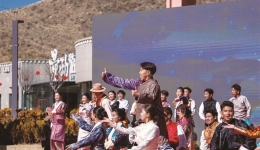 骏马迎春 合和一家
——拉萨市2026年“我们的节日·春节藏历新年”活动在堆龙德庆区启幕