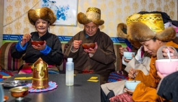 InXizang | Reunion around tradition: a family celebrates the Tibetan New Year