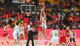 中国女篮热身赛72:66再胜巴西队