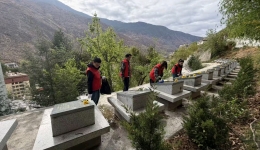 文明祭扫寄哀思 得荣新风润全城