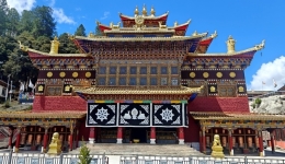 Monks at Dordong Monastery Actively Learn the Standard Spoken and Written Chinese language