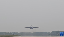 中国空军运-20B赴韩接迎第十三批在韩志愿军烈士遗骸回国