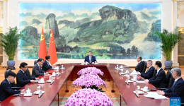 Xi meets special envoy of Lao leader Thongloun