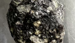 我国本土发现的首块月球陨石有重要发现