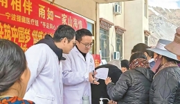 医行天路甬相伴 送医下乡惠群众