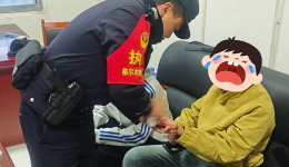 风雪路上警灯暖——格尔木铁路公安紧急救助11名受伤学生