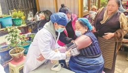 下沉服务办实事 义诊暖心显担当