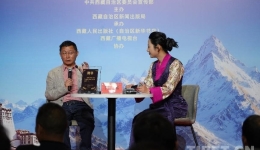 著名作家阿来在拉萨与读者面对面交流