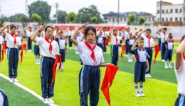 截至2025年底，全国共有少先队员1.12亿名
