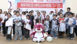 曲麻莱县青苗托管班“六一”趣味活动温暖举行