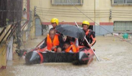 贵州多地遭受特大暴雨 已紧急转移上万人