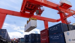 InXizang | Lhasa West freight yard handles over 100 million tonnes of cargo