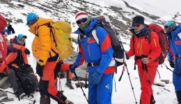 China Focus: Mt. Qomolangma remeasuring surveyors arrive at base camp at a height of 6,500 meters