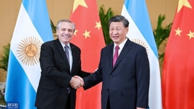 ཞི་ཅིན་ཕིང་གིས་ཨ་ཀིན་ཐེན་གྱི་ཙུང་ཐུང་ཧྥེ་ཨར་ནན་ཏི་སི་ལ་མཇལ་འཕྲད་གནང་།