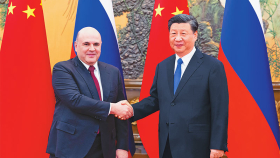 ཞི་ཅིན་ཕིང་གིས་ཨུ་རུ་སུའི་ཙུང་ལི་སྨི་ཧྲུའུ་སི་ཅིང་དང་མཇལ་འཛོམས་གནང་བ།