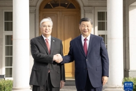 ཞི་ཅིན་ཕིང་གིས་ཧ་སག་སི་ཐན་གྱི་ཙུང་ཐུང་ཐུའོ་ཁ་ཡེ་ཧྥུའུ་དང་གྲོས་མོལ་མཛད།