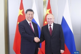 ཞི་ཅིན་ཕིང་གིས་ཨུ་རུ་སིའི་ཙུང་ཐུང་ཕུའུ་ཅིན་ལ་ཐུག་འཕྲད་གནང་བ།