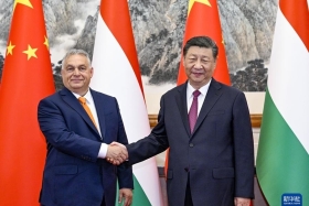 ཞི་ཅིན་ཕིང་གིས་ཧང་ག་རིའི་ཙུང་ལི་ཨོའུ་ཨར་པན་ལ་ཐུག་འཕྲད་གནང་བ།