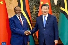 ཞི་ཅིན་ཕིང་གིས་ཝ་ནུའོ་ཨ་ཐུའུ་ཡི་ཙུང་ལི་ས་ཨར་ཝེ་ལ་ཐུག་འཕྲད་གནང་།