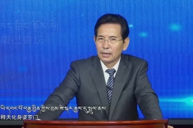 བོད་ཀྱི་སྲོལ་རྒྱུན་རོལ་ཆ་ལས་དུང་དཀར་དང་རྒྱ་གླིང་།