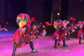 དཀར་མཛེས་ཁུལ་མི་རིགས་གླུ་གར་ཚོགས་པ་བཙུགས་ནས་ལོ་ངོ་དྲུག་ཅུ་འཁོར་བའི་དམིགས་བསལ་ལེ་ཚན།༤༽