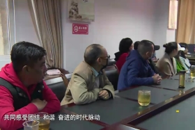 དཔུང་བ་མཉམ་དུ་གཤིབ་ནས་བདེ་སྐྱིད་འཚོ་བ་སྙེག་པ།