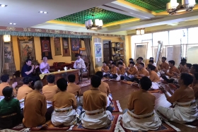 འཛམ་གླིང་གེ་སར།