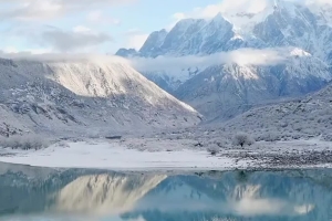 Magnificent snow scenery of world's deepest canyon