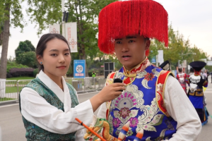 Batang Xianzi gains popularity on the 8th International Festival of the Intangible Cultural Heritage, Chengdu