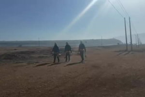 Staff of an internet company improves network service for herdsmen in Aba County, Aba Tibetan and Qiang Autonomous Prefecture