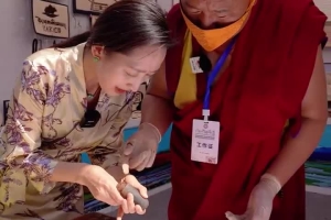 Have you ever seen how Tibetan incense is made?