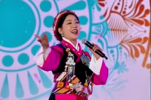 Singing clip of Shigatse Folk Song by Tibetan singer Gelsang Yudron