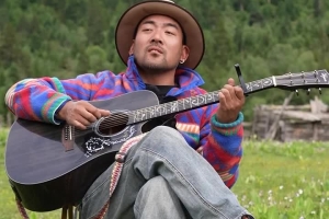 Singing clip of Tibetan singer Paljen Wangyal during the shooting of A Joyful Picnic Season VII