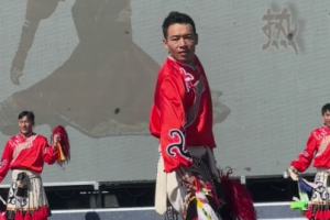Reba dance (wandering dance) performed by artists in The Second Nangchen Black Barley Culture and Art Season of Tangfan Ancient Road Ecological Culture and Tourism Series
