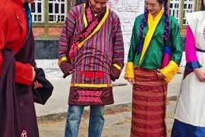 An introduction to the unique costumes of Nyingchi