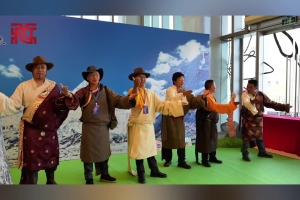 Live Performance of the Classic by Intangible Cultural Heritage Inheritors of the Gesar